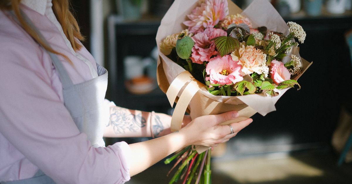 A Guide to Eco-Friendly Flower Arrangements Delivered Monthly