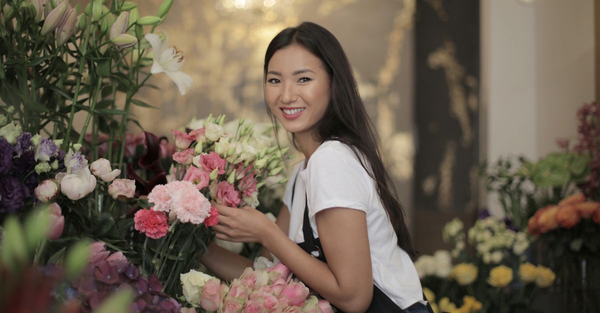 How to Delight Family and Friends with a Monthly Flower Gift Subscription
